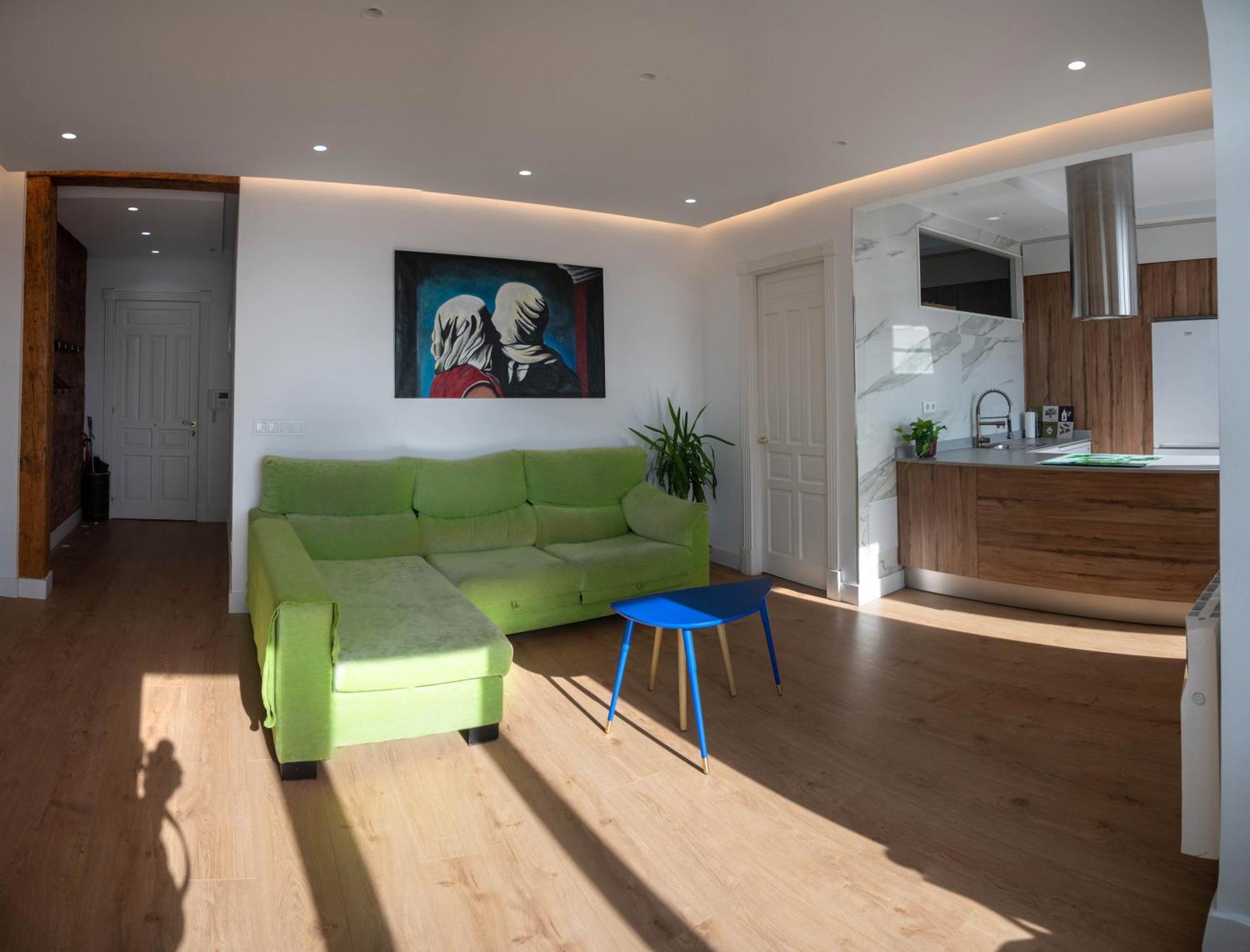 Comodo Y Moderno Piso En El Centro De Apartamento